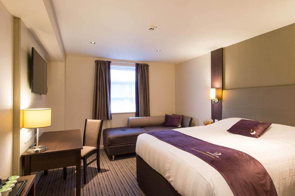 Premier Inn London City - Aldgate Eksteriør billede
