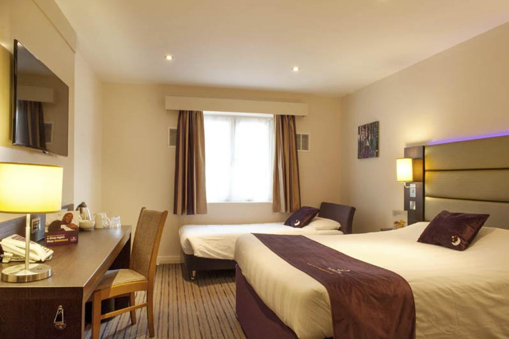 Premier Inn London City - Aldgate Eksteriør billede